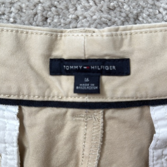 Tommy Hilfiger Tan Bermuda Shorts Casual Style size 16 - Picture 4 of 7